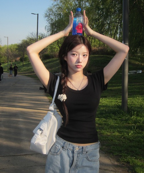 modimood（モディムード）の「[MADE] MOMU BASIC デイリー半袖Tシャツ（2TYPEネック）（Tシャツ/カットソー・レディース・ピンク/ホワイト/ブラック/グレー/ベージュ/チャコール/ネイビー・R/U）」の20枚目の写真