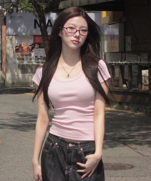 modimood（モディムード）の「[MADE] MOMU BASIC デイリー半袖Tシャツ（2TYPEネック）（Tシャツ/カットソー・レディース・ピンク/ホワイト/ブラック/グレー/ベージュ/チャコール/ネイビー・R/U）」の10枚目の写真
