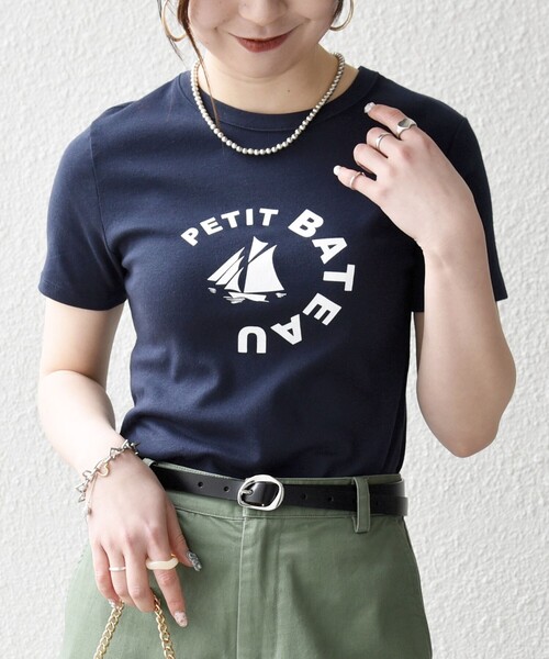 PETIT BATEAU(プチバトー)の「【SHIPS any別注】PETIT BATEAU: ロゴ プリント コンパクト TEE 26SS(Tシャツ/カットソー・レディース・ホワイト/ネイビー/ライトブルー・ONE SIZE)」の3枚目の写真