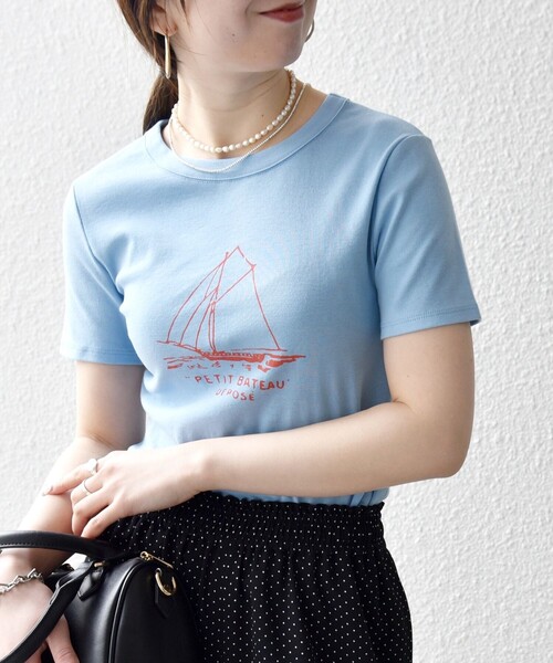 PETIT BATEAU(プチバトー)の「【SHIPS any別注】PETIT BATEAU: ロゴ プリント コンパクト TEE 26SS(Tシャツ/カットソー・レディース・ホワイト/ネイビー/ライトブルー・ONE SIZE)」の2枚目の写真