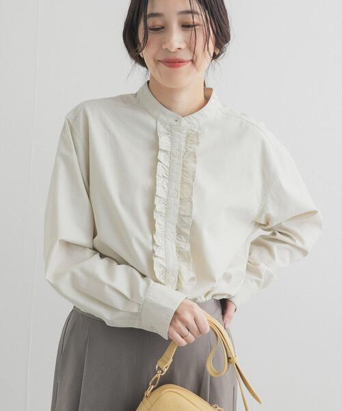 URBAN RESEARCH DOORS(アーバンリサーチドアーズ)の「フロントフリルシャツ(シャツ/ブラウス・レディース・ナチュラル/インディゴブルー・FREE)」の2枚目の写真