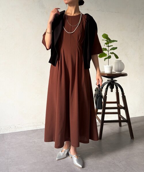 Chez toi（シェトワ）の「タックワンピース（ワンピース・レディース・ブラウン/ブラック/ネイビー・FREE）」の3枚目の写真