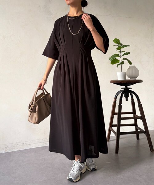 Chez toi（シェトワ）の「タックワンピース（ワンピース・レディース・ブラウン/ブラック/ネイビー・FREE）」の2枚目の写真