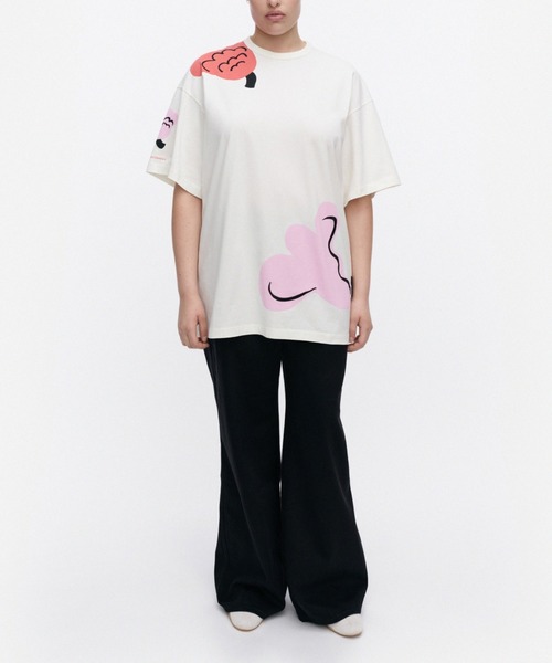 marimekko(マリメッコ)の「Kukasta Kukkaan / T-shirt(Tシャツ/カットソー・レディース・マルチ・XX-SMALL/X-SMALL/MEDIUM/SMALL)」の6枚目の写真