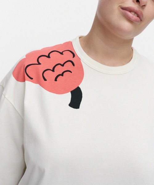 marimekko(マリメッコ)の「Kukasta Kukkaan / T-shirt(Tシャツ/カットソー・レディース・マルチ・XX-SMALL/X-SMALL/MEDIUM/SMALL)」の7枚目の写真