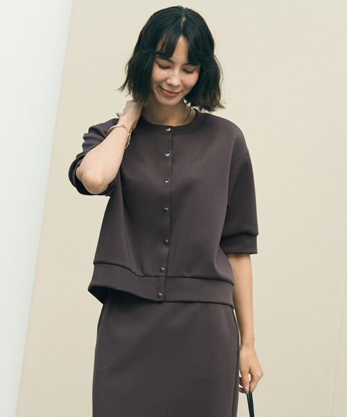 UNFILO(アンフィーロ)の「【VERY掲載】BEAUTY FORM JERSEY light スナップカーディガン(カーディガン/ボレロ・レディース・ベージュ系/ブラック系/レッド系/アイボリー系/グレー系・SMALL/MEDIUM)」の18枚目の写真