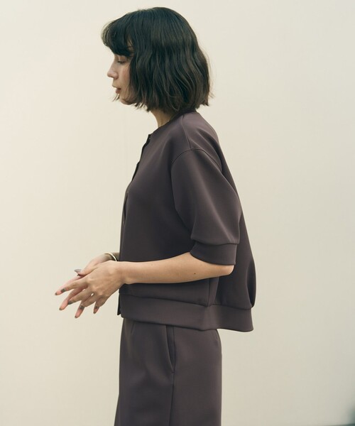 UNFILO(アンフィーロ)の「【VERY掲載】BEAUTY FORM JERSEY light スナップカーディガン(カーディガン/ボレロ・レディース・ベージュ系/ブラック系/レッド系/アイボリー系/グレー系・SMALL/MEDIUM)」の20枚目の写真