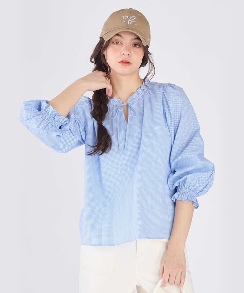 To b. by agnes b.(トゥービーバイアニエスベー)の「ギンガムチェック コットン フリル 長袖 ブラウス(シャツ/ブラウス・レディース・ブルー・36/40/38)」の3枚目の写真