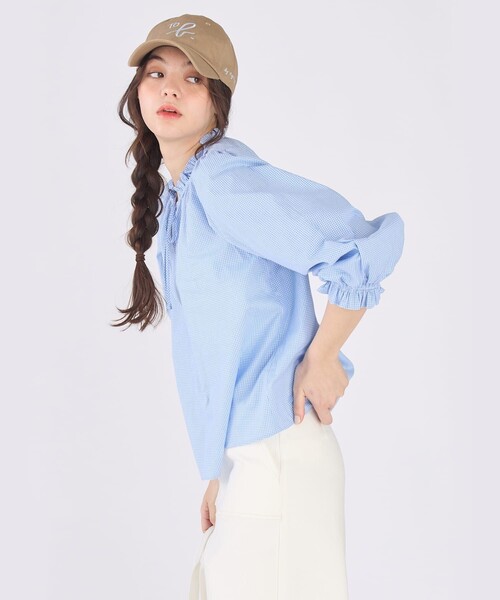 To b. by agnes b.(トゥービーバイアニエスベー)の「ギンガムチェック コットン フリル 長袖 ブラウス(シャツ/ブラウス・レディース・ブルー・36/40/38)」の4枚目の写真