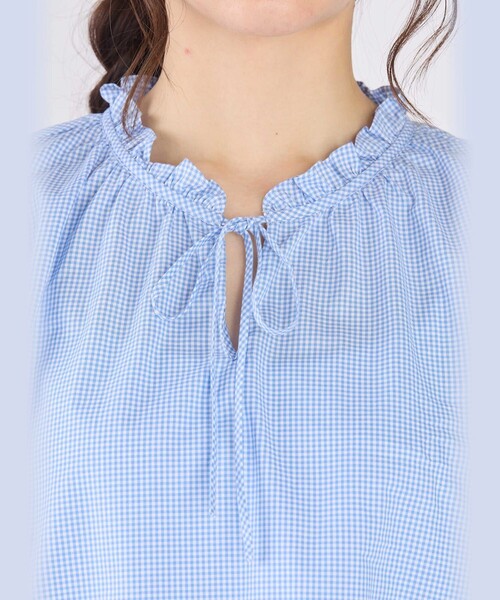 To b. by agnes b.(トゥービーバイアニエスベー)の「ギンガムチェック コットン フリル 長袖 ブラウス(シャツ/ブラウス・レディース・ブルー・36/40/38)」の8枚目の写真