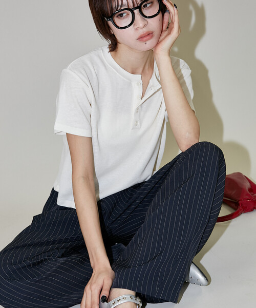 PUBLUX(パブリュクス)の「PUBLUX/パブリュクス ライト ワッフル ヘンリーネック Tシャツ 限定展開(Tシャツ/カットソー・レディース・グレー/オフホワイト/ネイビー/チャコールグレー・フリ-)」の12枚目の写真