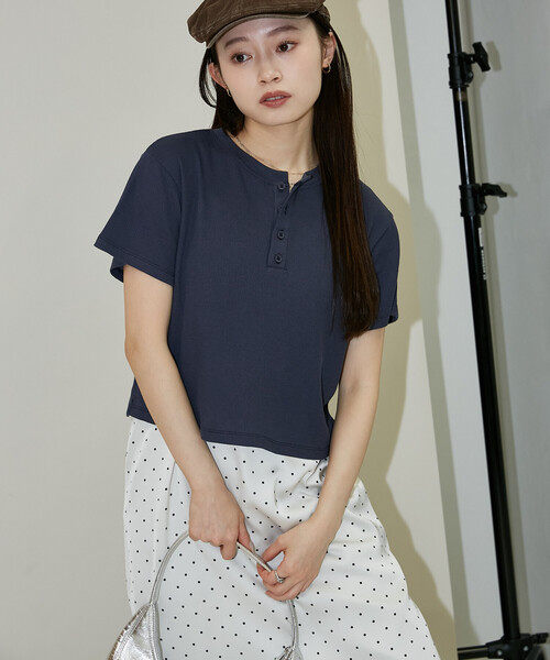 PUBLUX(パブリュクス)の「PUBLUX/パブリュクス ライト ワッフル ヘンリーネック Tシャツ 限定展開(Tシャツ/カットソー・レディース・グレー/オフホワイト/ネイビー/チャコールグレー・フリ-)」の22枚目の写真