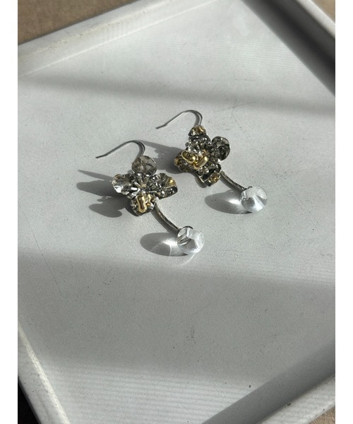 tone(トーン)の「【musk】シルバーフラワー×ゴールドビーズのピアス(MA)(ピアス(両耳用)・レディース・シルバー・FREE)」の3枚目の写真