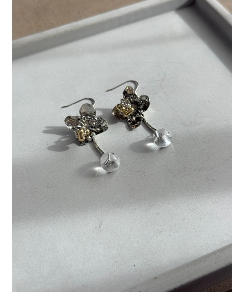 tone(トーン)の「【musk】シルバーフラワー×ゴールドビーズのピアス(MA)(ピアス(両耳用)・レディース・シルバー・FREE)」の7枚目の写真