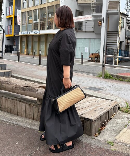 LOUNGEDRESS(ラウンジドレス)の「コクーンスリーブワンピース(ワンピース・レディース・ブラウン/ブラック・FREE)」の6枚目の写真