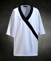 KIRTIMUKHA（キールティムカ）の「刺繍ブラックロープ斜めVネック半袖Tシャツホワイト（Tシャツ/カットソー）」