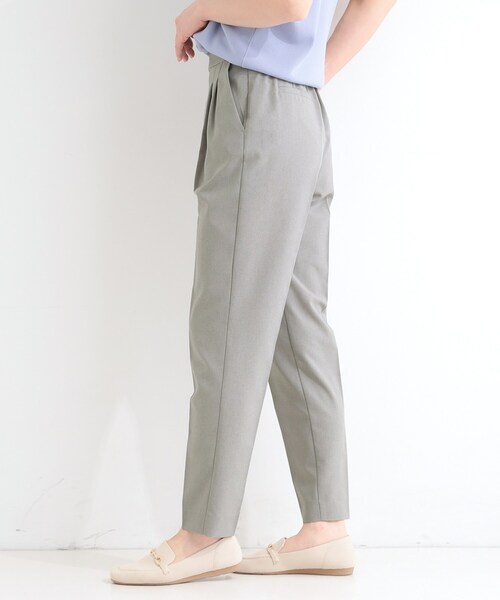 SHOO・LA・RUE（シューラルー）の「【S-LL/セットアップ可】洗濯後しわになりにくい 軽い着ごこち タックテーパードパンツ（その他パンツ・レディース・ネイビー/グレー/ナチュラル・01/02/03/04）」の5枚目の写真