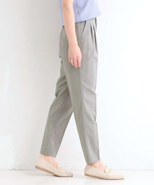 SHOO・LA・RUE（シューラルー）の「【S-LL/セットアップ可】洗濯後しわになりにくい 軽い着ごこち タックテーパードパンツ（その他パンツ・レディース・ネイビー/グレー/ナチュラル・01/02/03/04）」の7枚目の写真