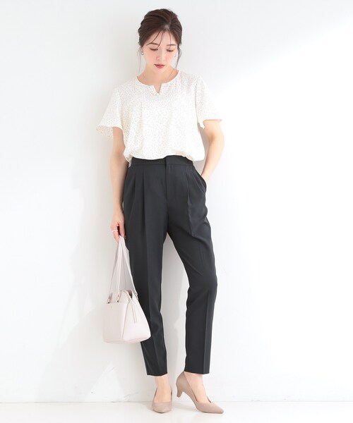 SHOO・LA・RUE（シューラルー）の「【S-LL/セットアップ可】洗濯後しわになりにくい 軽い着ごこち タックテーパードパンツ（その他パンツ・レディース・ネイビー/グレー/ナチュラル・01/02/03/04）」の21枚目の写真
