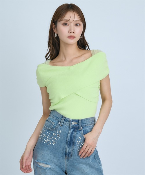 AND COUTURE(アンドクチュール)の「クロスネックオフショルニットプルオーバー(ニット/セーター・レディース・グリーン/ホワイト/ブラック/オレンジ・FREE)」の3枚目の写真