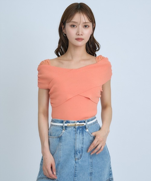 AND COUTURE(アンドクチュール)の「クロスネックオフショルニットプルオーバー(ニット/セーター・レディース・グリーン/ホワイト/ブラック/オレンジ・FREE)」の15枚目の写真