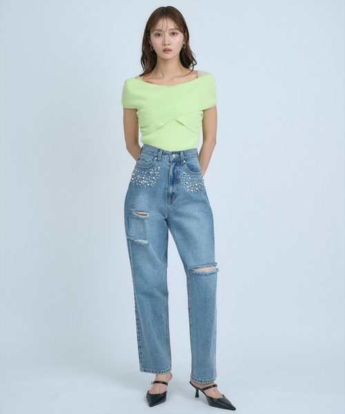 AND COUTURE(アンドクチュール)の「クロスネックオフショルニットプルオーバー(ニット/セーター・レディース・グリーン/ホワイト/ブラック/オレンジ・FREE)」の8枚目の写真