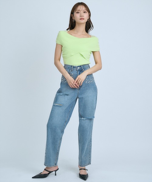 AND COUTURE(アンドクチュール)の「クロスネックオフショルニットプルオーバー(ニット/セーター・レディース・グリーン/ホワイト/ブラック/オレンジ・FREE)」の9枚目の写真