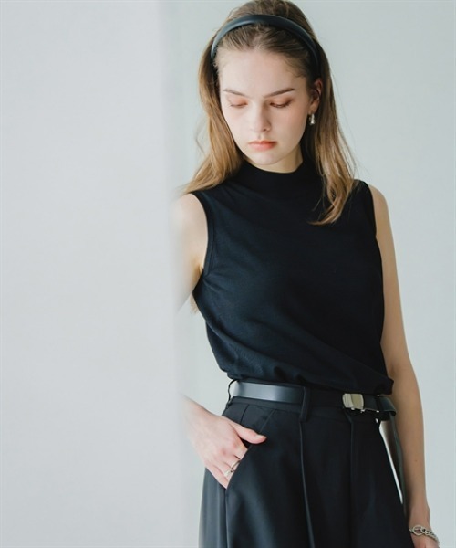 Maison INNESS(メゾンアイネス)の「【アイスクリーンプレミアム】ハイネックノースリーブニット(持続冷感・接触冷感・毛玉になりにくい・UVカット・洗濯機で洗える・遮熱)(ニット/セーター・レディース・ブルー/モカ/ブラック/オフホワイト・S/M/L/LL/3L/4L/5L)」の10枚目の写真