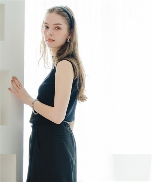 Maison INNESS(メゾンアイネス)の「【アイスクリーンプレミアム】ハイネックノースリーブニット(持続冷感・接触冷感・毛玉になりにくい・UVカット・洗濯機で洗える・遮熱)(ニット/セーター・レディース・ブルー/モカ/ブラック/オフホワイト・S/M/L/LL/3L/4L/5L)」の11枚目の写真