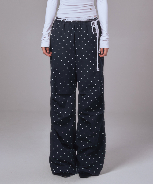 YOUHEE（ユヒ）の「[3COLORS] COTTON LAYERED BANDING WIDE PANTS（スウェットパンツ・レディース・レッド/ネイビー/その他・FREE）」の17枚目の写真