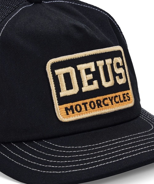 DEUS EX MACHINA(デウスエクスマキナ)の「MALDEN TRUCKER コットンメッシュキャップ(キャップ・メンズ・ブラック/ブルー/レッド・OS)」の4枚目の写真