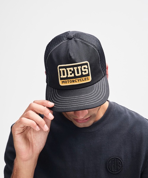 DEUS EX MACHINA(デウスエクスマキナ)の「MALDEN TRUCKER コットンメッシュキャップ(キャップ・メンズ・ブラック/ブルー/レッド・OS)」の8枚目の写真