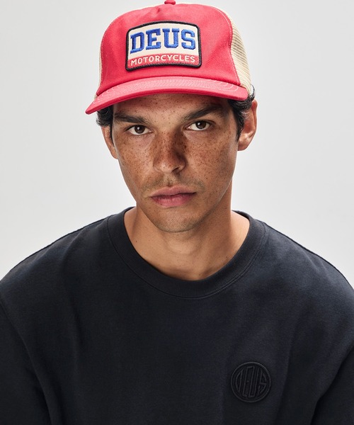 DEUS EX MACHINA(デウスエクスマキナ)の「MALDEN TRUCKER コットンメッシュキャップ(キャップ・メンズ・ブラック/ブルー/レッド・OS)」の13枚目の写真