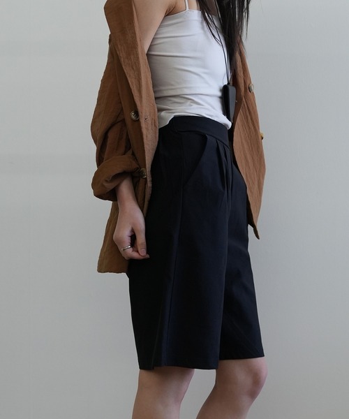 Kotoe(コトエ)の「【ストレッチ仕様】シンプル タック ハーフパンツ(その他パンツ・レディース・ブラック/ベージュ/ダークグリーン・FREE)」の1枚目の写真
