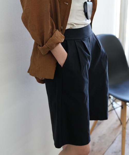 Kotoe(コトエ)の「【ストレッチ仕様】シンプル タック ハーフパンツ(その他パンツ・レディース・ブラック/ベージュ/ダークグリーン・FREE)」の10枚目の写真