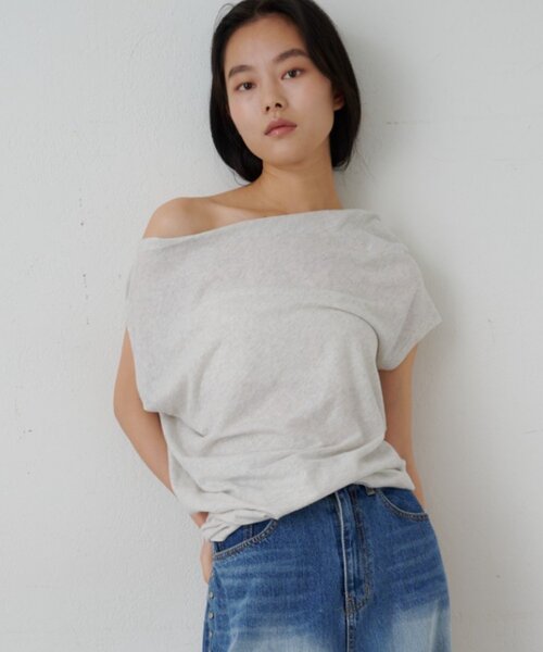SHENERY（シーナリー）の「アシメネックTee（Tシャツ/カットソー・レディース・ブラック/ライトグレー・FREE）」の6枚目の写真