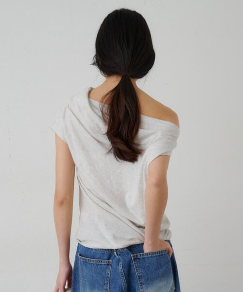 SHENERY（シーナリー）の「アシメネックTee（Tシャツ/カットソー・レディース・ブラック/ライトグレー・FREE）」の7枚目の写真