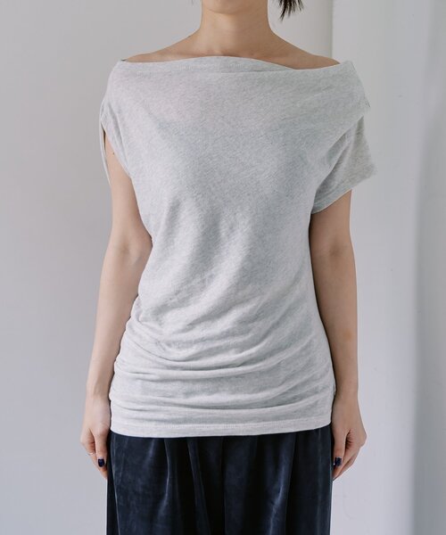 SHENERY（シーナリー）の「アシメネックTee（Tシャツ/カットソー・レディース・ブラック/ライトグレー・FREE）」の11枚目の写真