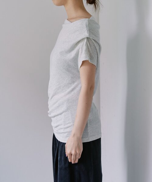 SHENERY（シーナリー）の「アシメネックTee（Tシャツ/カットソー・レディース・ブラック/ライトグレー・FREE）」の12枚目の写真