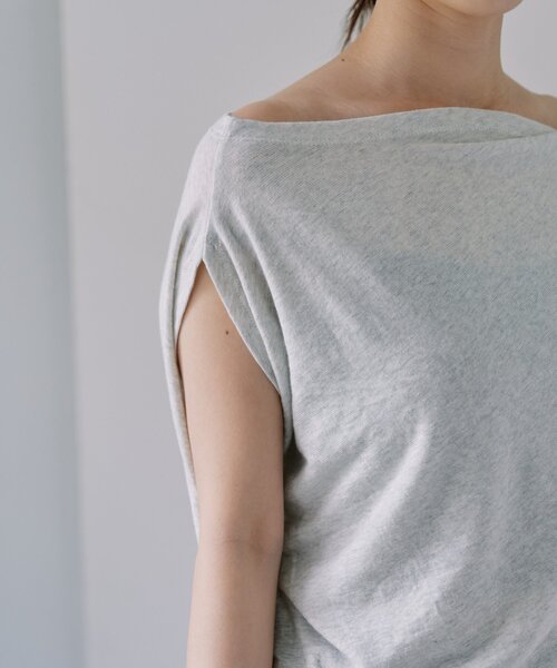 SHENERY（シーナリー）の「アシメネックTee（Tシャツ/カットソー・レディース・ブラック/ライトグレー・FREE）」の16枚目の写真