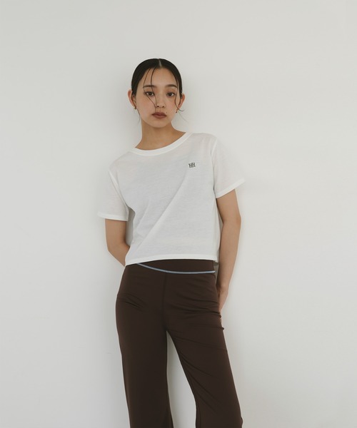 hellam home(へラムホーム)の「【UVカット&接触冷感】配色刺繍Tシャツ(Tシャツ/カットソー・レディース・ブラウン/オフホワイト/チャコール/イエロー・FREE)」の6枚目の写真