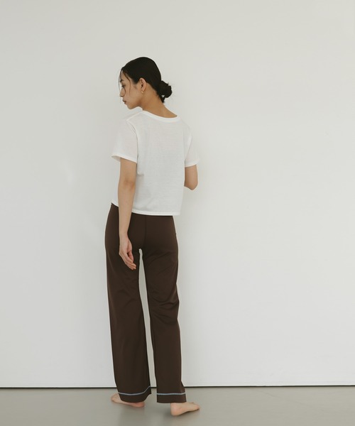 hellam home(へラムホーム)の「【UVカット&接触冷感】配色刺繍Tシャツ(Tシャツ/カットソー・レディース・ブラウン/オフホワイト/チャコール/イエロー・FREE)」の7枚目の写真