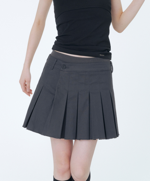 Miseki SEOUL(ミセキソウル)の「Ribbed layered pleats skirt CHARCOAL(スカート・レディース・その他・1/2)」の1枚目の写真