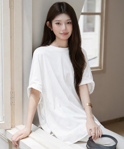 by LEGNA(バイレグナ)の「ゆったりラウンドテールプルオーバー(Tシャツ/カットソー・レディース・ブラック/ホワイト・FREE)」の4枚目の写真