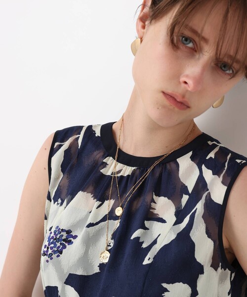 allureville(アルアバイル)の「BIG FLOWER シアードレス(ワンピース・レディース・ネイビー/ベージュ・2/1)」の2枚目の写真