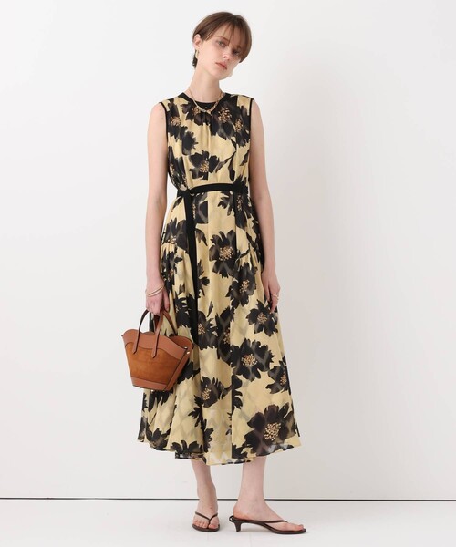 allureville(アルアバイル)の「BIG FLOWER シアードレス(ワンピース・レディース・ネイビー/ベージュ・2/1)」の4枚目の写真