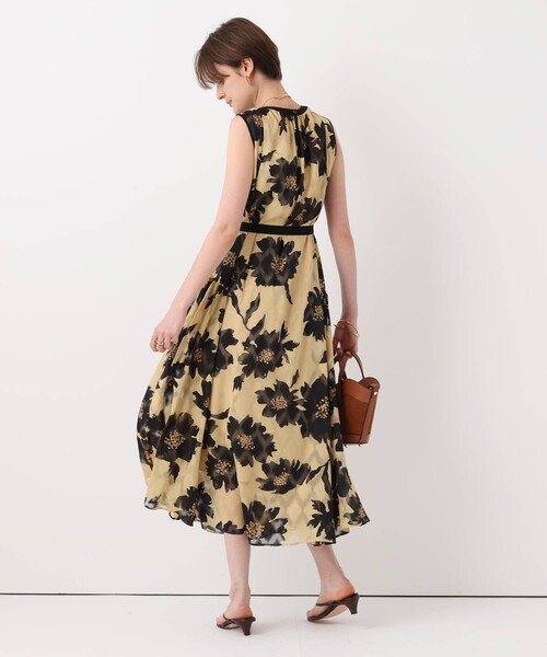allureville(アルアバイル)の「BIG FLOWER シアードレス(ワンピース・レディース・ネイビー/ベージュ・2/1)」の5枚目の写真