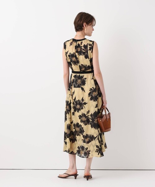 allureville(アルアバイル)の「BIG FLOWER シアードレス(ワンピース・レディース・ネイビー/ベージュ・2/1)」の6枚目の写真