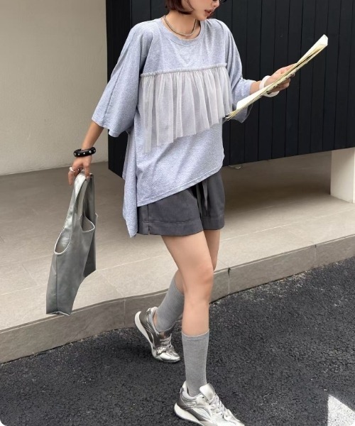 I.O.E（アイオイ）の「[韓国ファッション] チュールレイヤード アシンメトリーTシャツ（Tシャツ/カットソー・レディース・ホワイト/グレー/ブラック・FREE）」の10枚目の写真