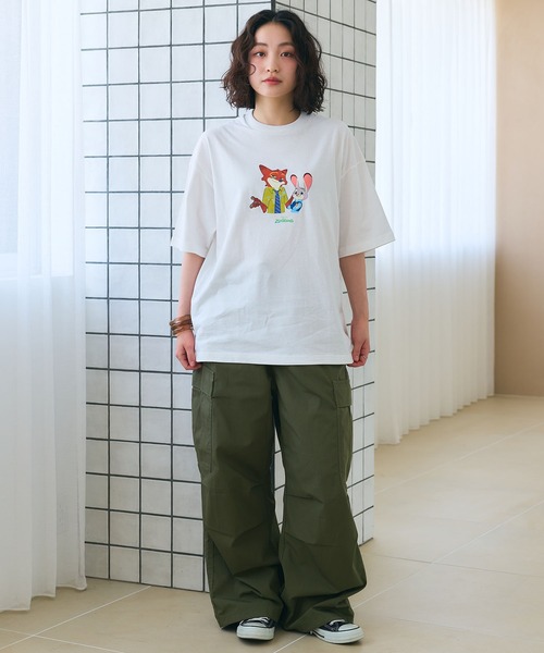 Disney(ディズニー)の「【Zootopia/ズートピア】キャラクタープリント半袖クルーネックTシャツ / Over Harf Sleeve T-shirt《UNISEX》(Tシャツ/カットソー・レディース・ホワイト/ブラック・M/L)」の8枚目の写真